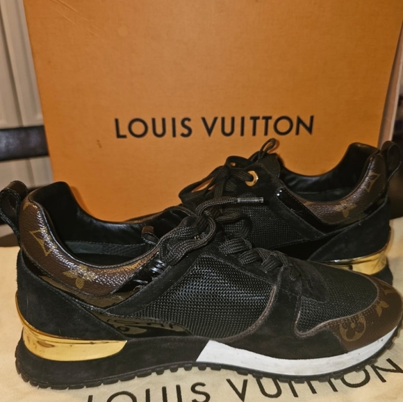 Lv tennis shoes - Picture 1 of 7